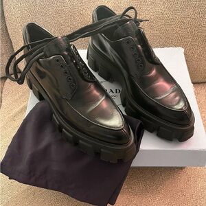 Prada Spazzolato Lug Sole Oxfords in Nero (Black)